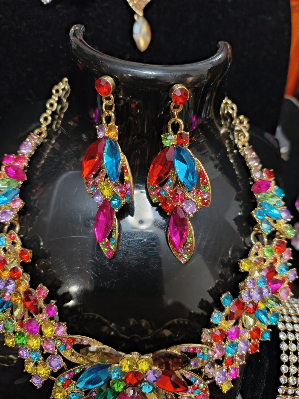 Multicolor Glass Set Statement - Picture 2 of 3